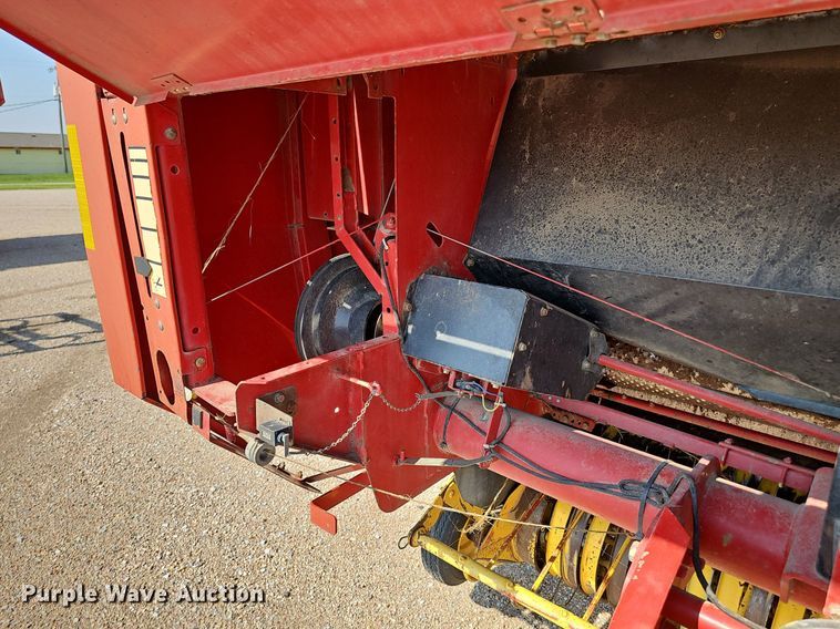 image for item DP0910 2005 New Holland BR780 round baler