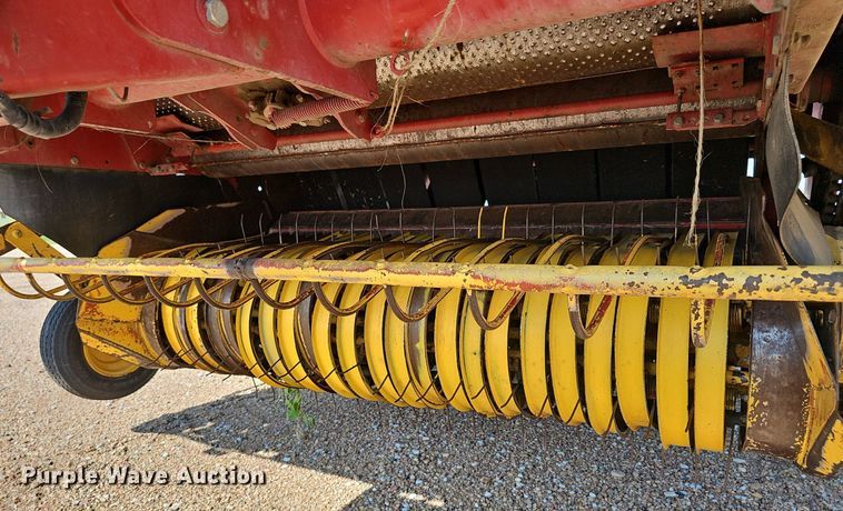 image for item DP0910 2005 New Holland BR780 round baler