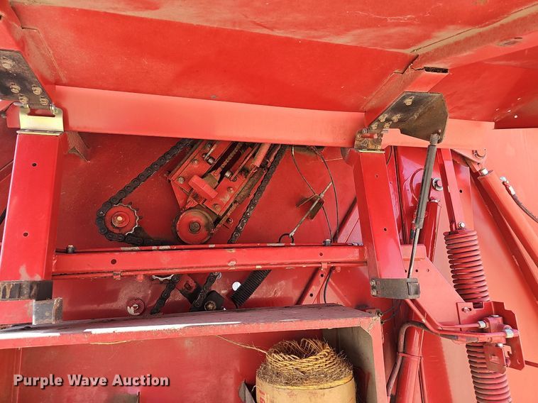 image for item DP0910 2005 New Holland BR780 round baler