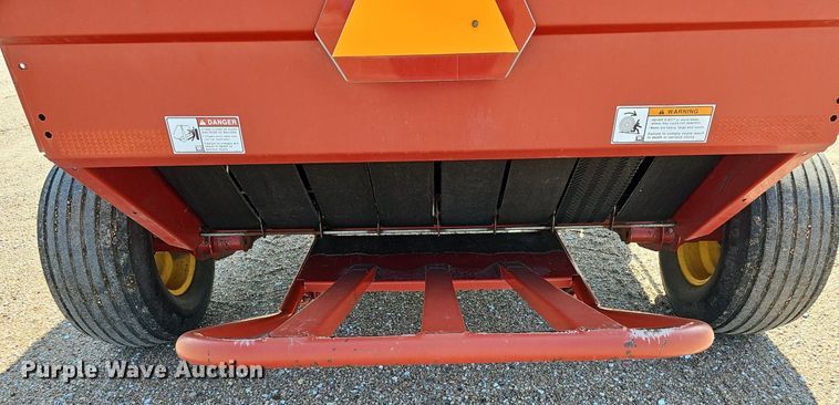 image for item DP0910 2005 New Holland BR780 round baler