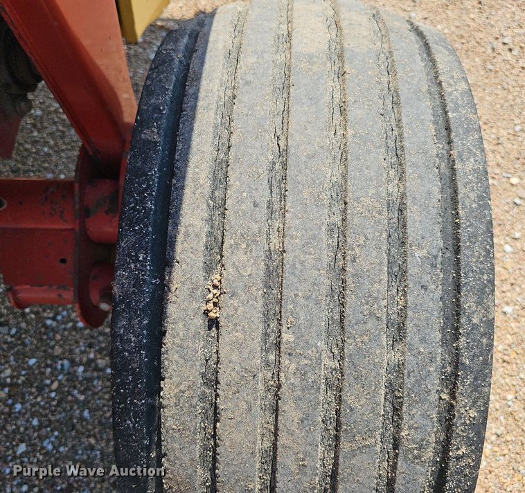 image for item DP0910 2005 New Holland BR780 round baler