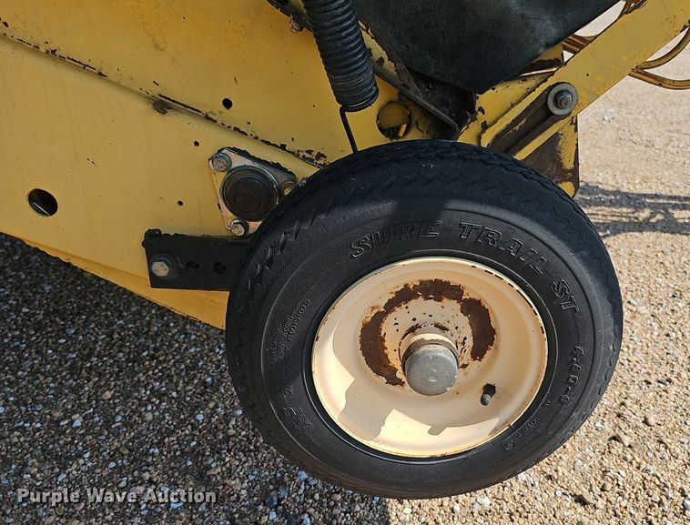 image for item DP0910 2005 New Holland BR780 round baler