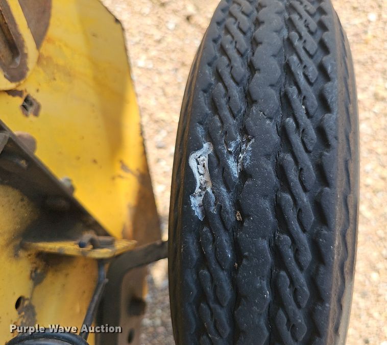 image for item DP0910 2005 New Holland BR780 round baler