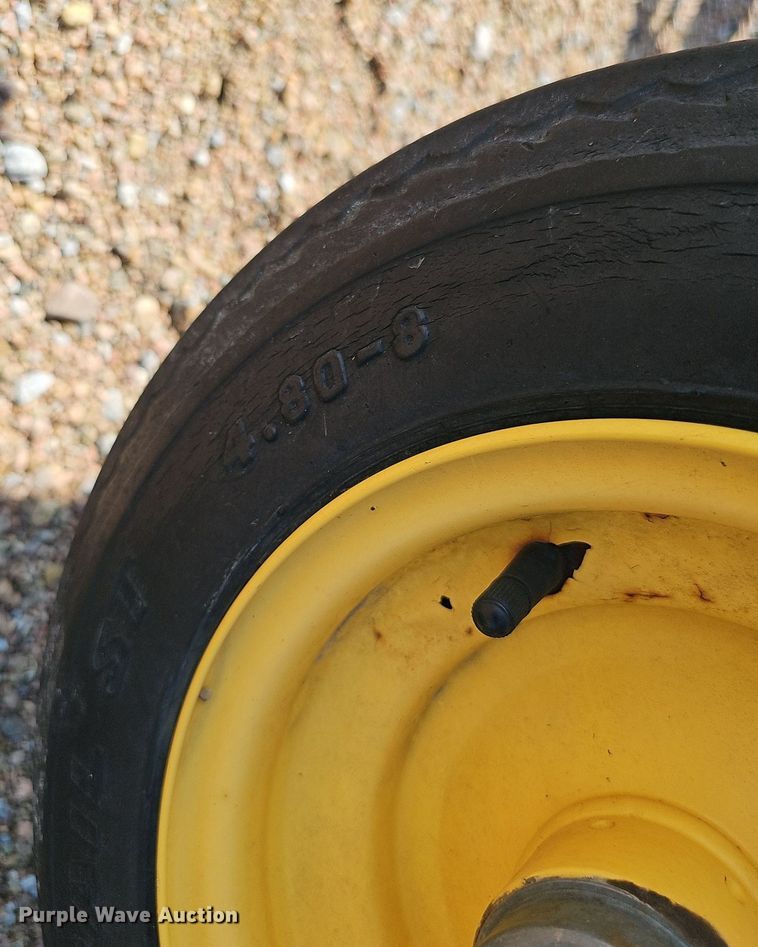 image for item DP0910 2005 New Holland BR780 round baler