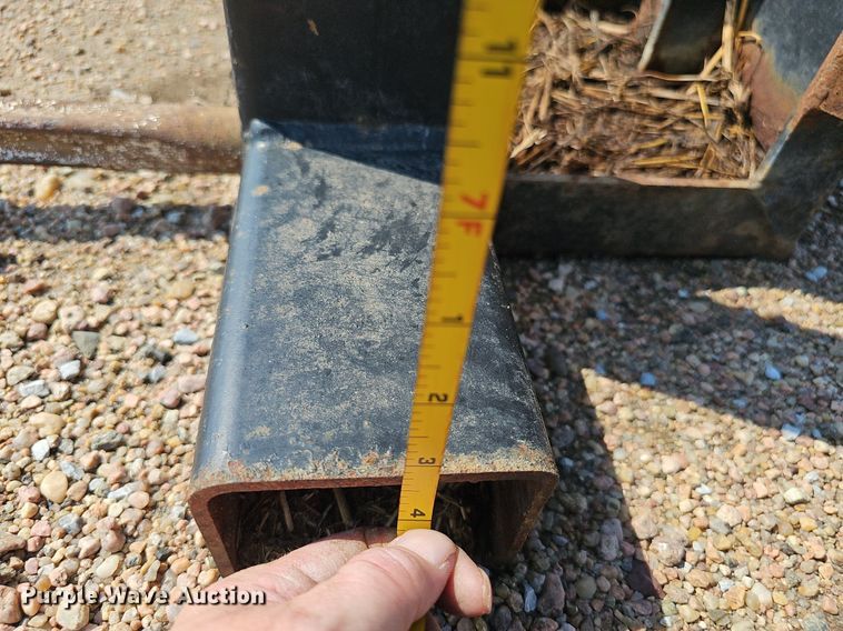 image for item DP0911 2006 Phiber Econo bale grabber