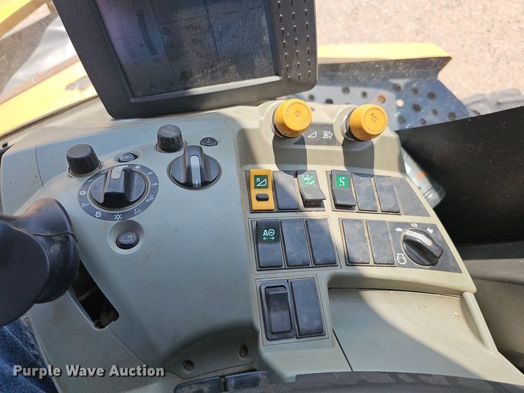 image for item DP0914 2012 Claas 750  combine