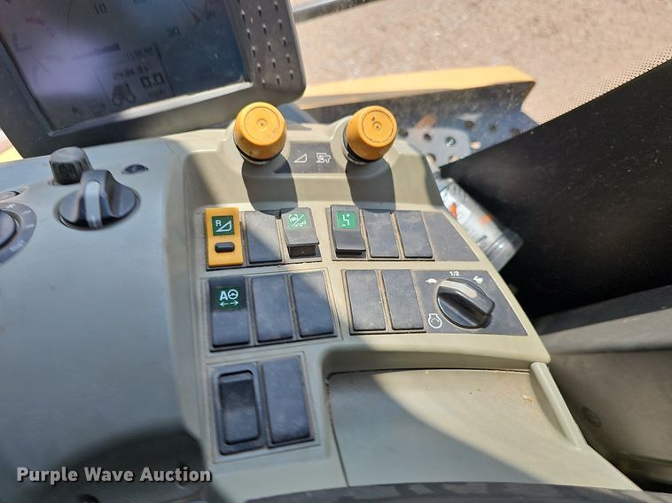 image for item DP0914 2012 Claas 750  combine