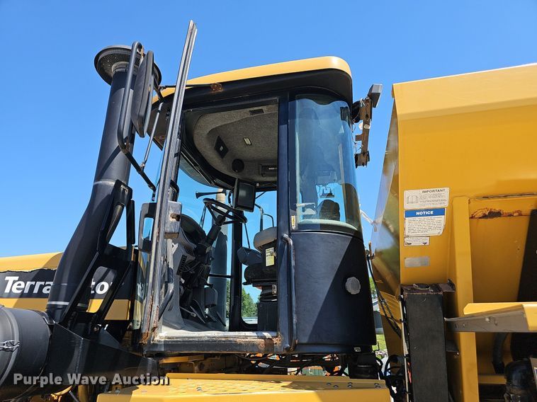 image for item DP0934 2010 TerraGator 8204 spreader