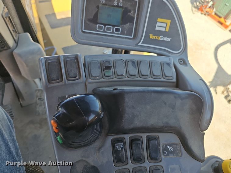 image for item DP0934 2010 TerraGator 8204 spreader