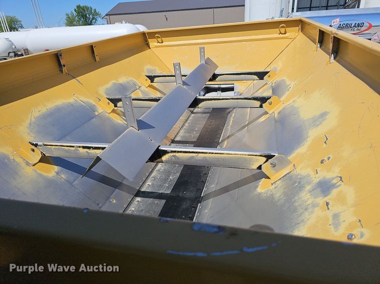 image for item DP0935 2010 TerraGator 8204 spreader