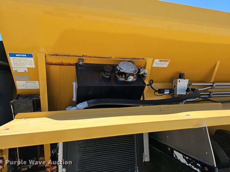 image for item DP0935 2010 TerraGator 8204 spreader