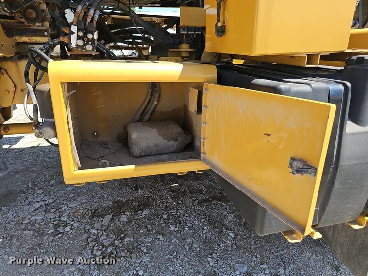 image for item DP0935 2010 TerraGator 8204 spreader