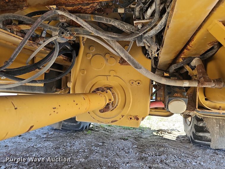 image for item DP0935 2010 TerraGator 8204 spreader