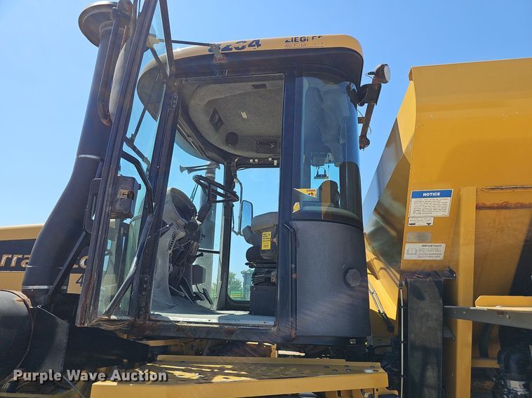 image for item DP0935 2010 TerraGator 8204 spreader