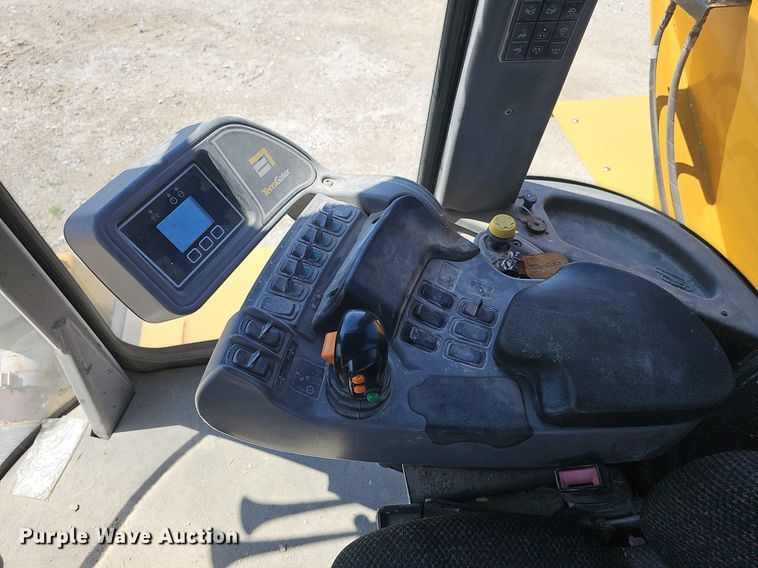 image for item DP0935 2010 TerraGator 8204 spreader