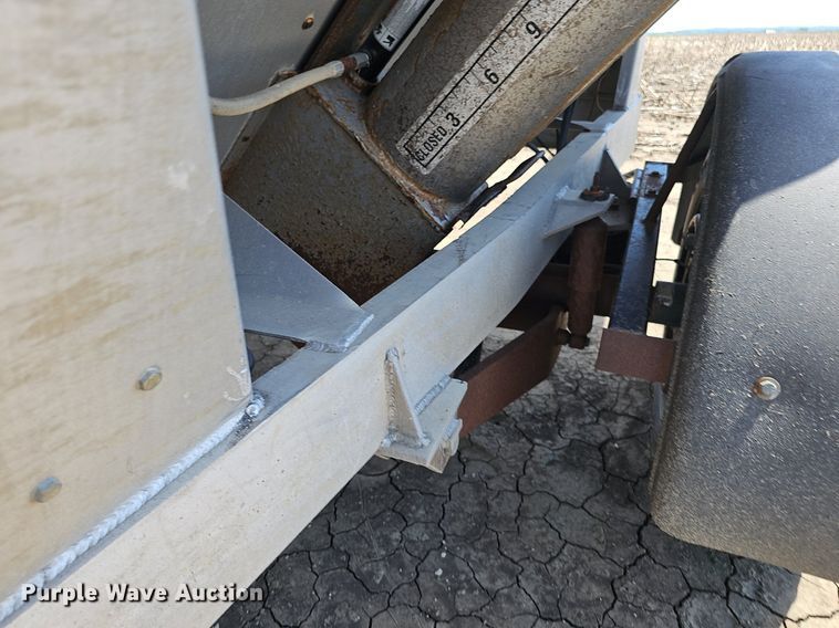 image for item DP6422 Unverferth grain cart