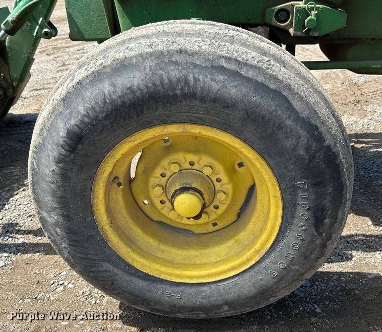 image for item DP8371 1980 John Deere 2640 tractor