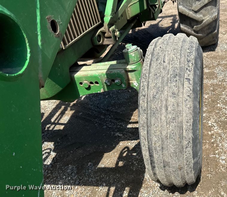 image for item DP8371 1980 John Deere 2640 tractor