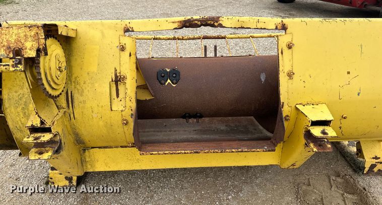 image for item DP8387 New Holland  880W pickup head