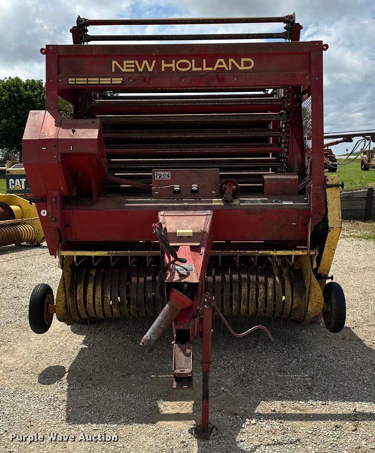 image for item DP8390 New Holland  851 round baler