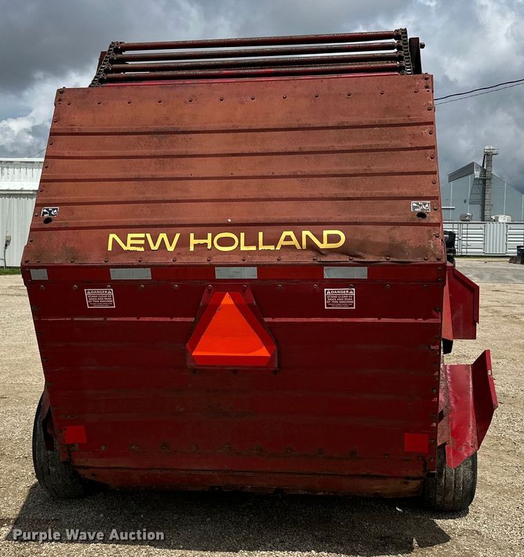 image for item DP8390 New Holland  851 round baler