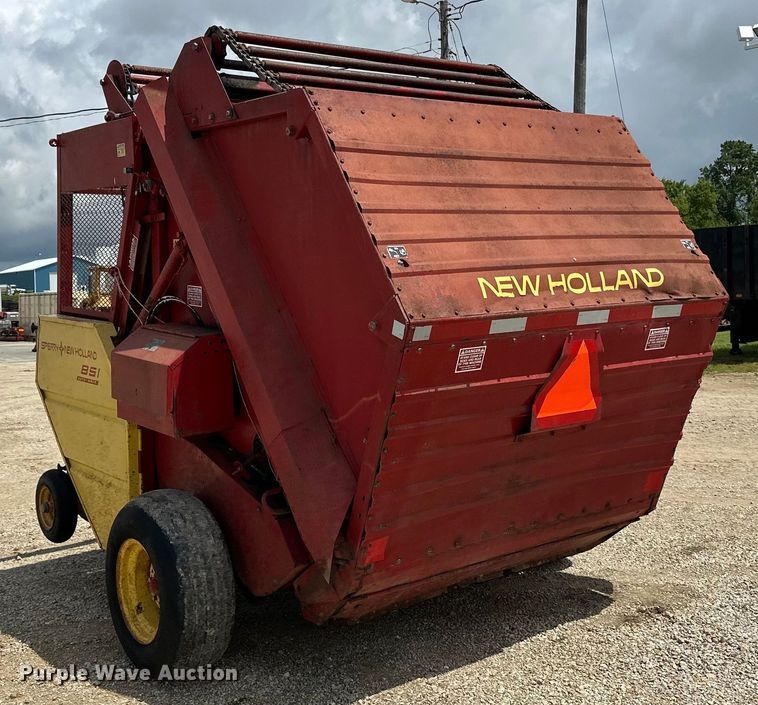 image for item DP8390 New Holland  851 round baler