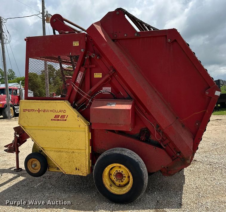 image for item DP8390 New Holland  851 round baler
