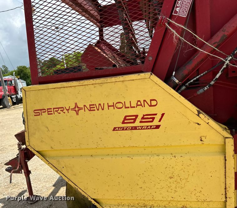 image for item DP8390 New Holland  851 round baler