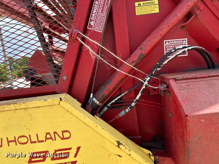 image for item DP8390 New Holland  851 round baler