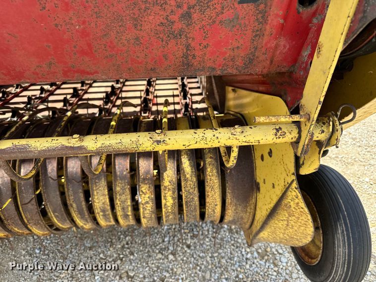 image for item DP8390 New Holland  851 round baler