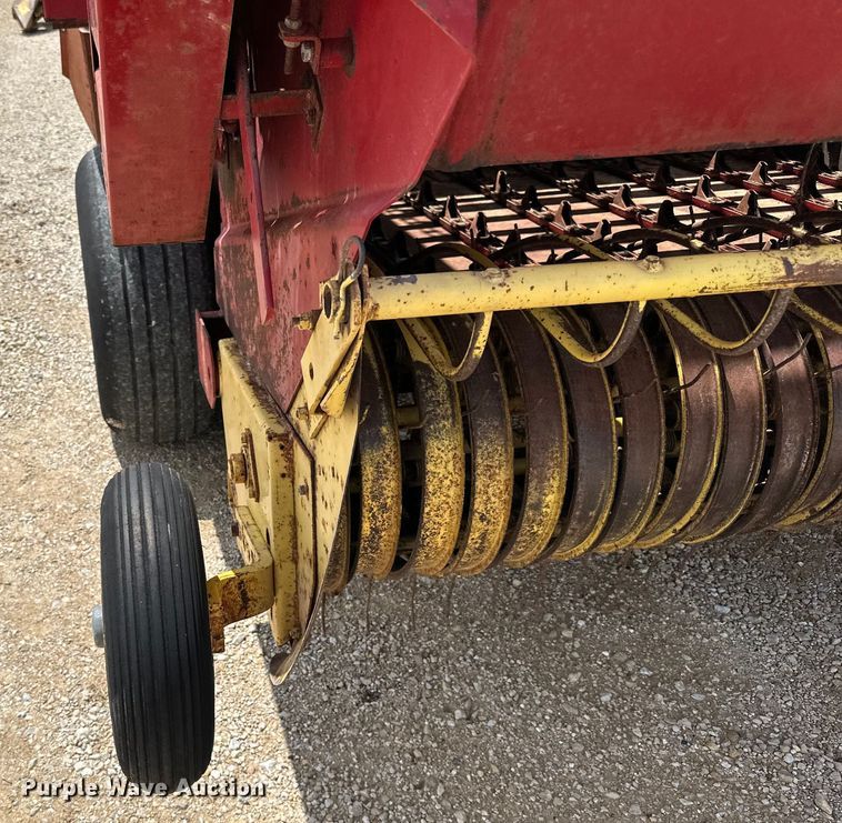 image for item DP8390 New Holland  851 round baler