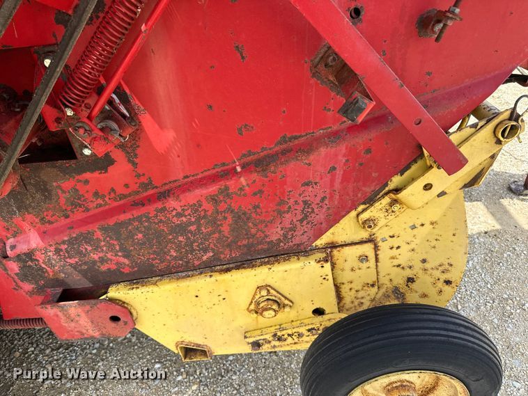 image for item DP8390 New Holland  851 round baler