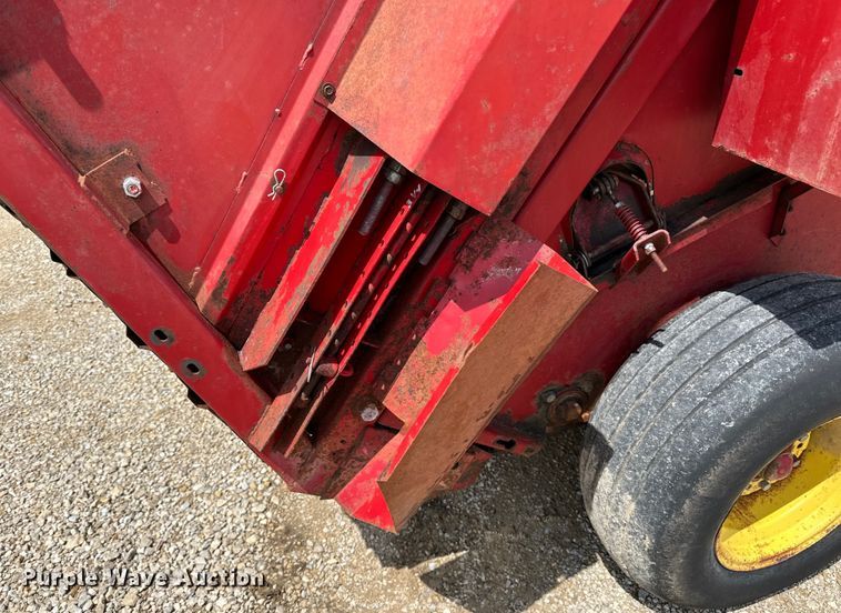 image for item DP8390 New Holland  851 round baler