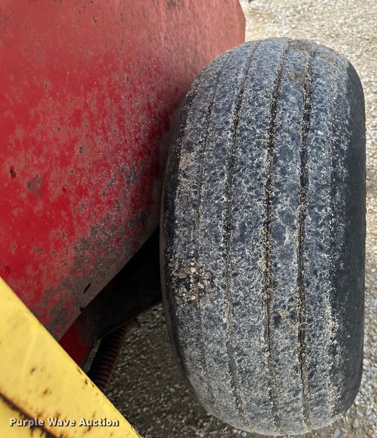 image for item DP8390 New Holland  851 round baler