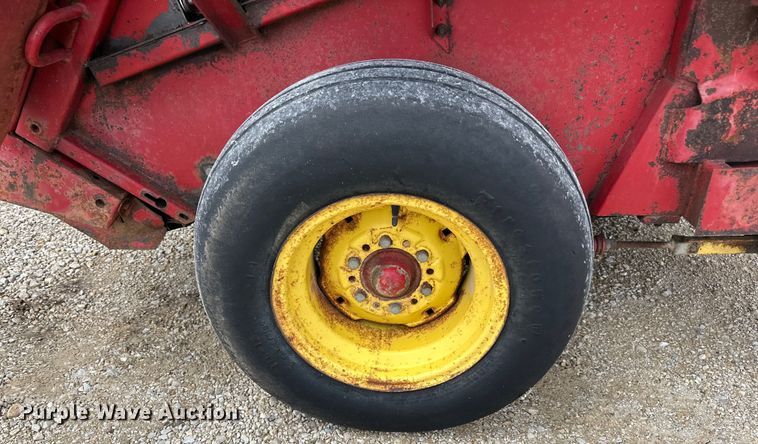 image for item DP8390 New Holland  851 round baler