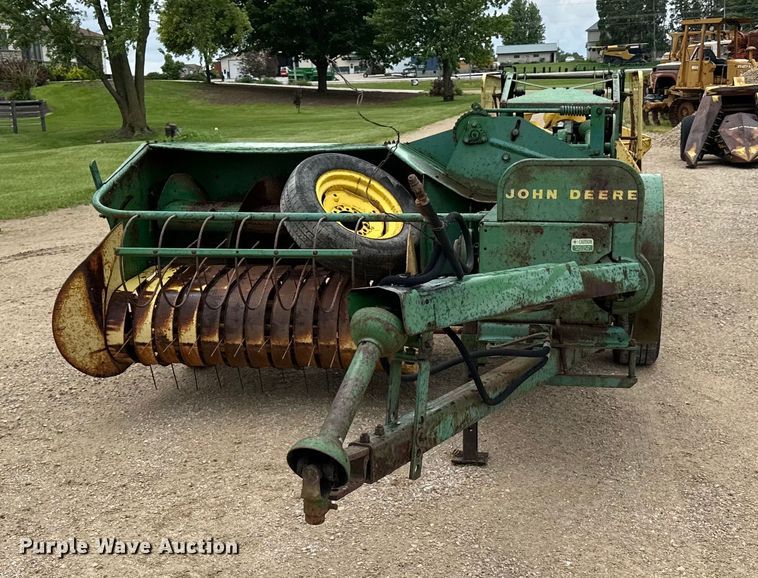 image for item DP8391 John Deere  24T small square baler