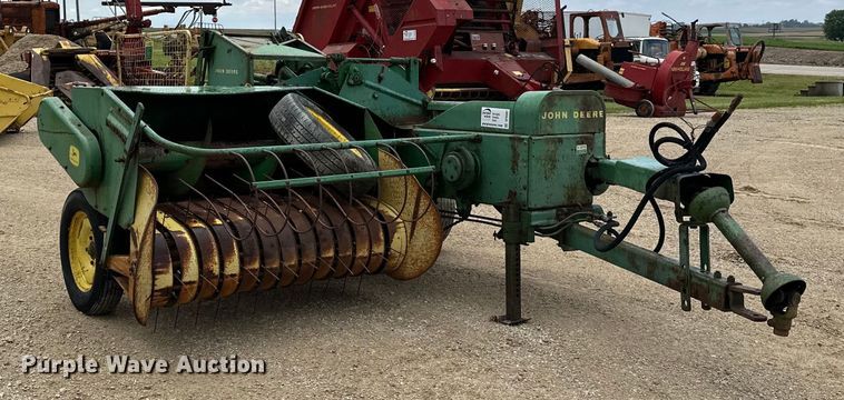 image for item DP8391 John Deere  24T small square baler