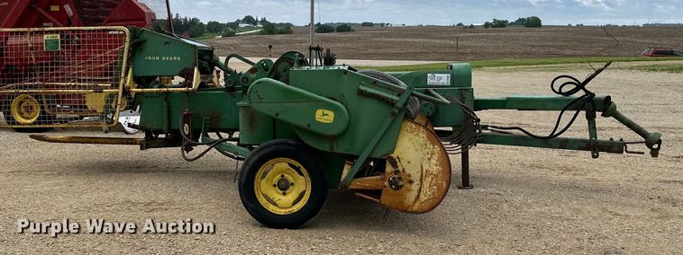 image for item DP8391 John Deere  24T small square baler