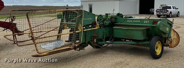 image for item DP8391 John Deere  24T small square baler