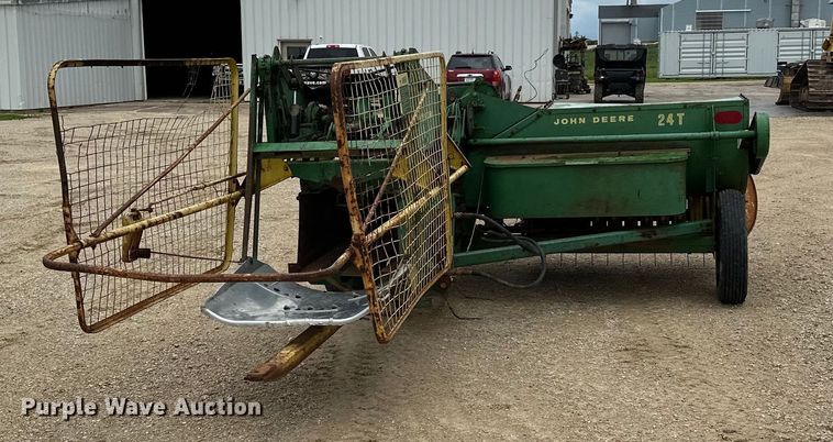 image for item DP8391 John Deere  24T small square baler