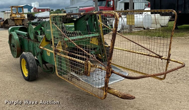 image for item DP8391 John Deere  24T small square baler