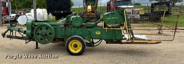 image for item DP8391 John Deere  24T small square baler