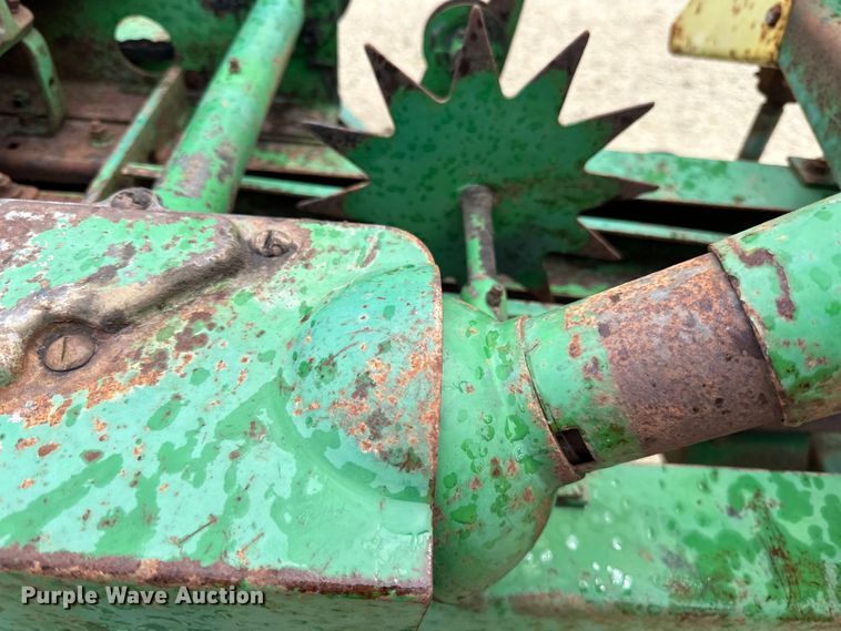 image for item DP8391 John Deere  24T small square baler