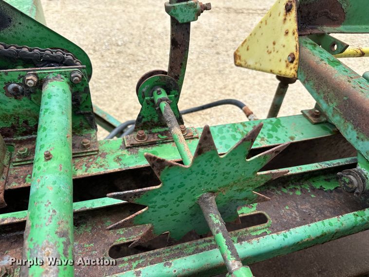 image for item DP8391 John Deere  24T small square baler