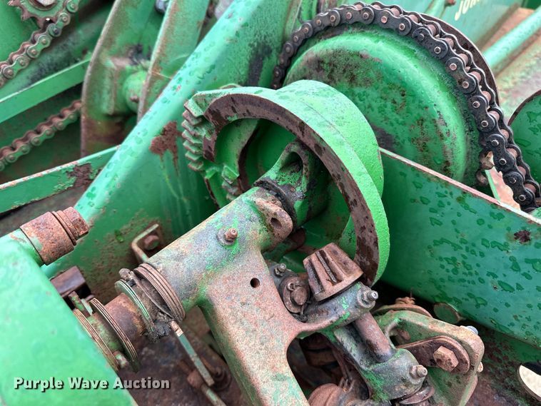 image for item DP8391 John Deere  24T small square baler