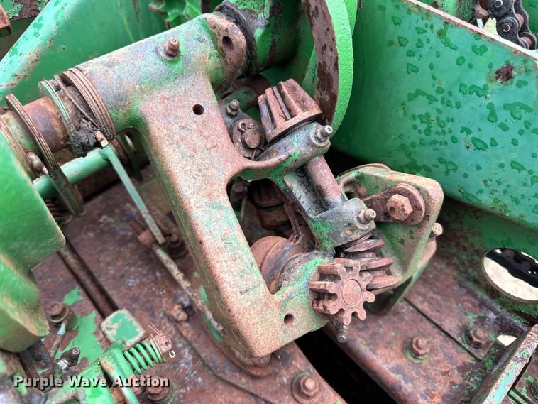 image for item DP8391 John Deere  24T small square baler