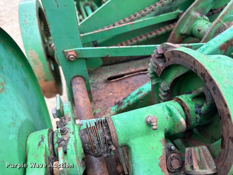 image for item DP8391 John Deere  24T small square baler