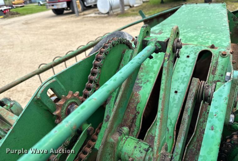 image for item DP8391 John Deere  24T small square baler