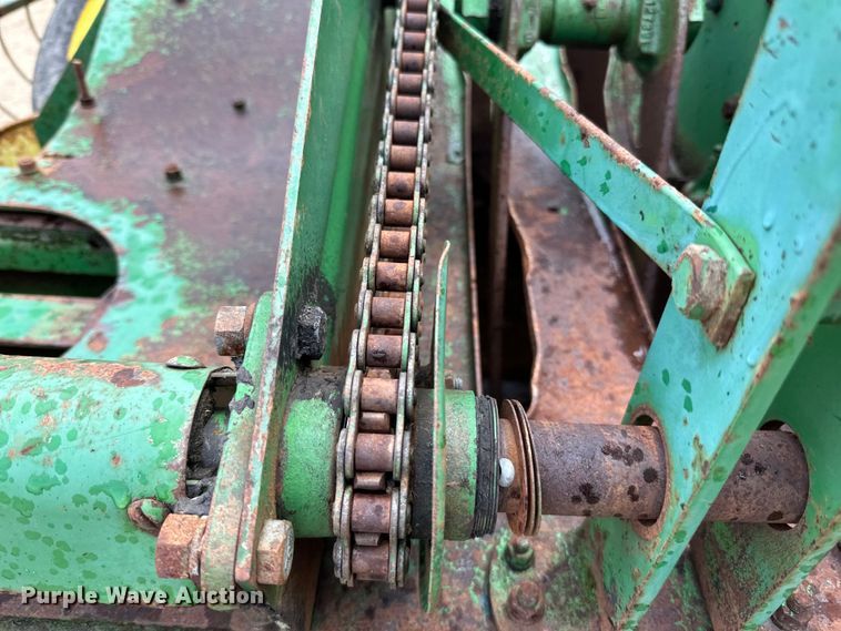 image for item DP8391 John Deere  24T small square baler