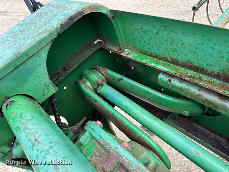 image for item DP8391 John Deere  24T small square baler
